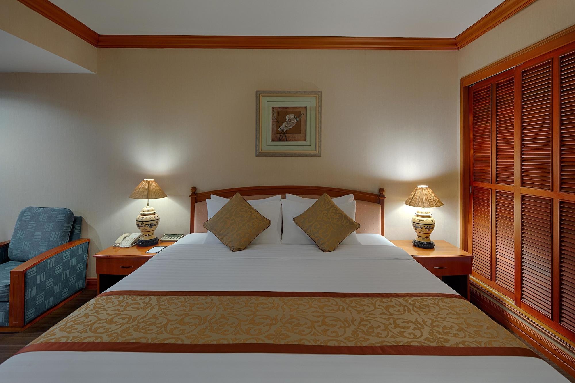 Hotel Halong Plaza 4*