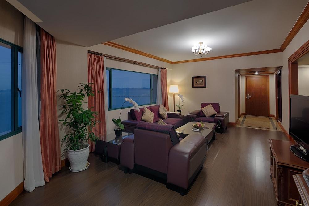 Hotel Halong Plaza
