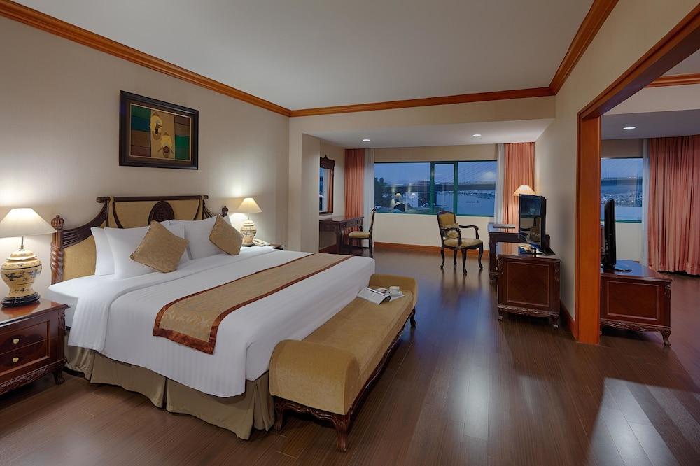 Halong Plaza होटल 4*