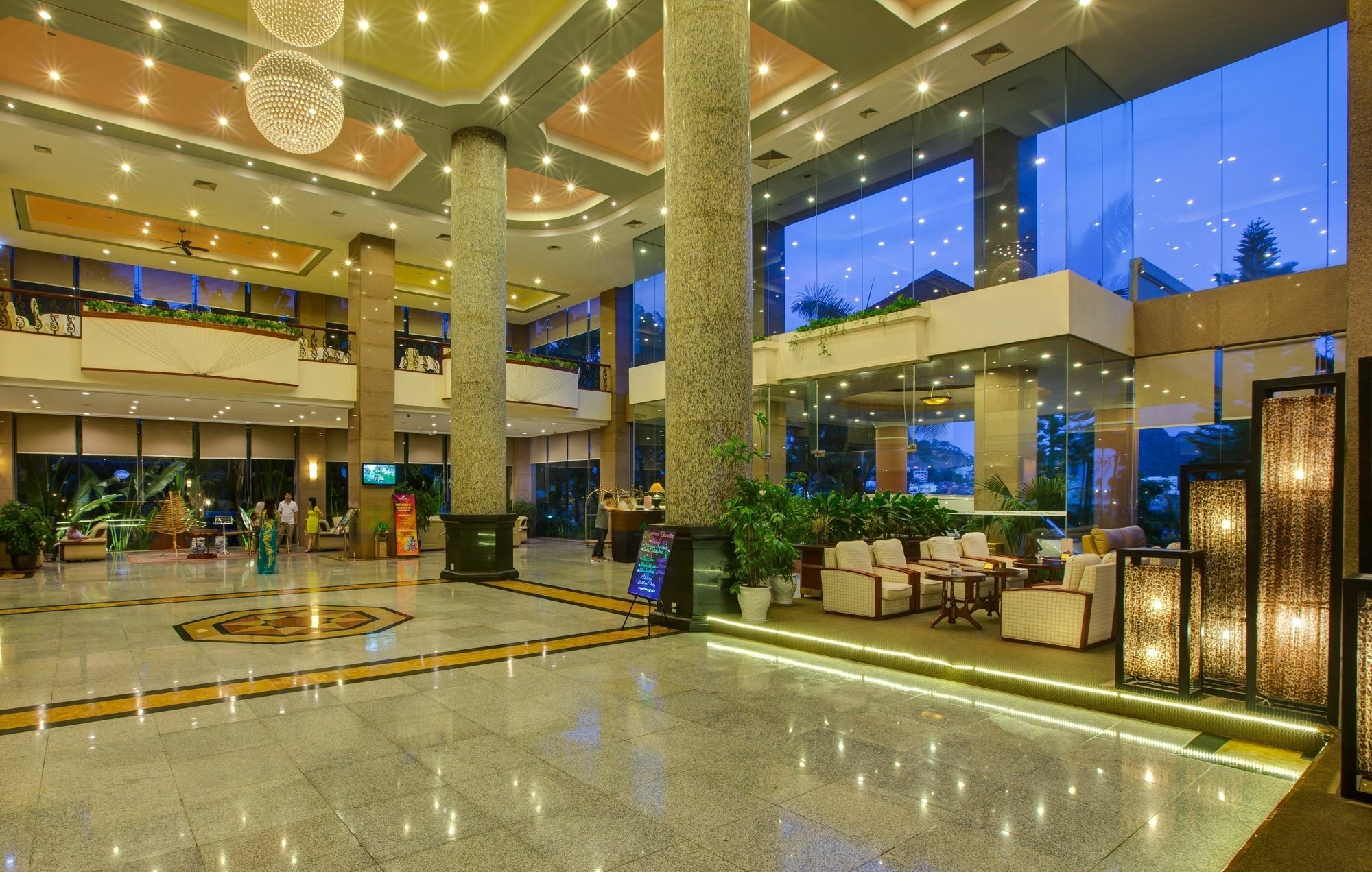 Halong Plaza होटल
